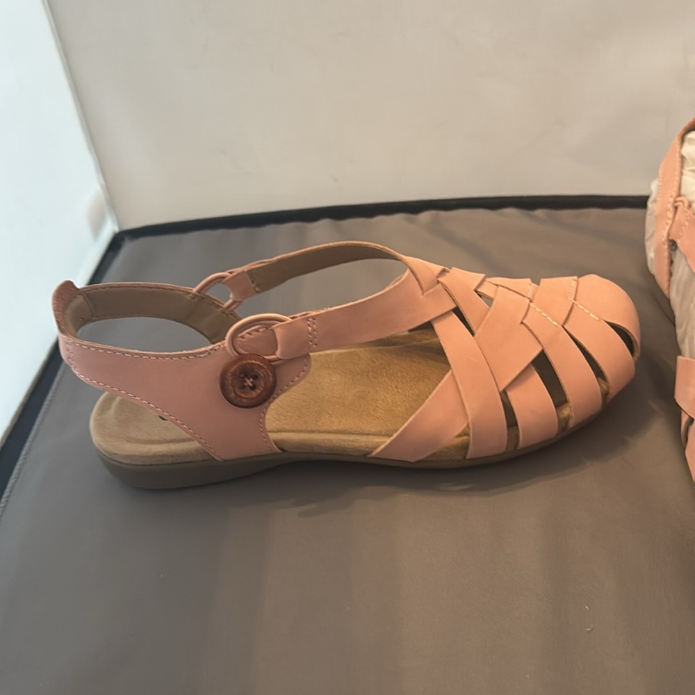 Earth Women's Blush Sandals size 8, wide‎ New inbox - Picture 3 of 5